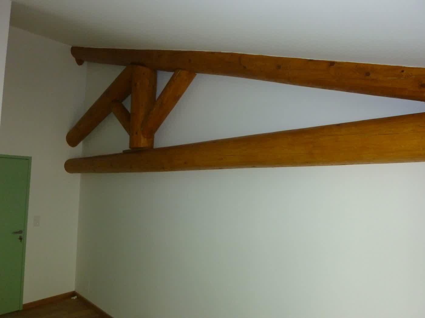 La charpente d'origine avant traitement et mise en peinture
